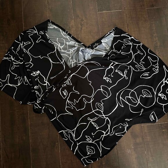 Judy Design Top - Picture 1 of 3